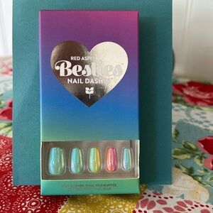 Red Aspen nail dashes, coffin shape, besties, Alvina.